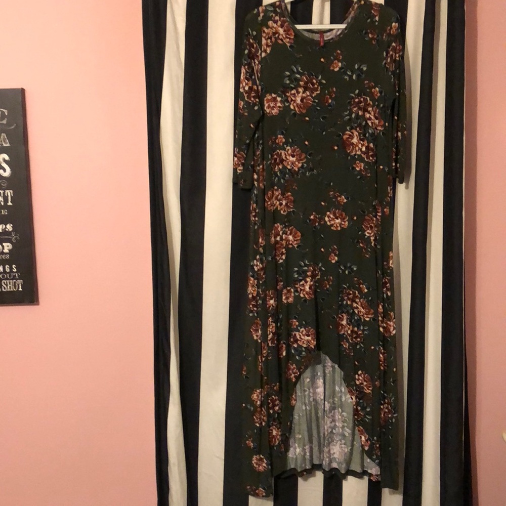 DRESS